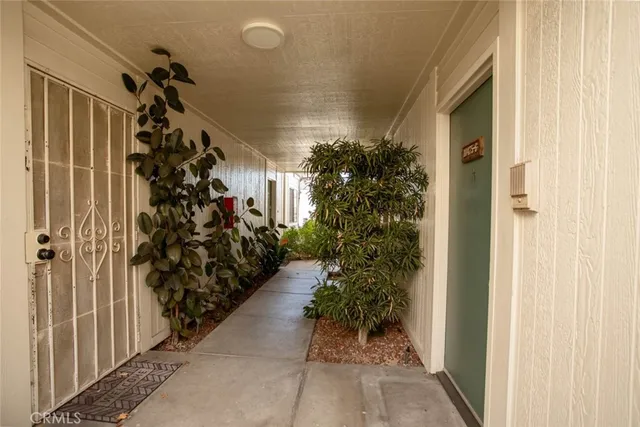 $3,200 | 10475 Newhome Avenue, Unit 6, Sunland, CA 91040