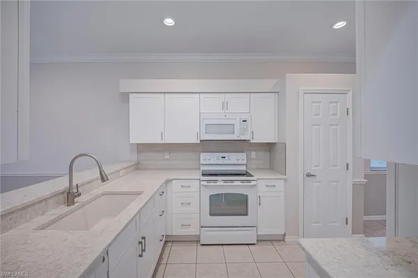 $349,900 | 20676 Candlewood Hollow, Estero, FL 33928