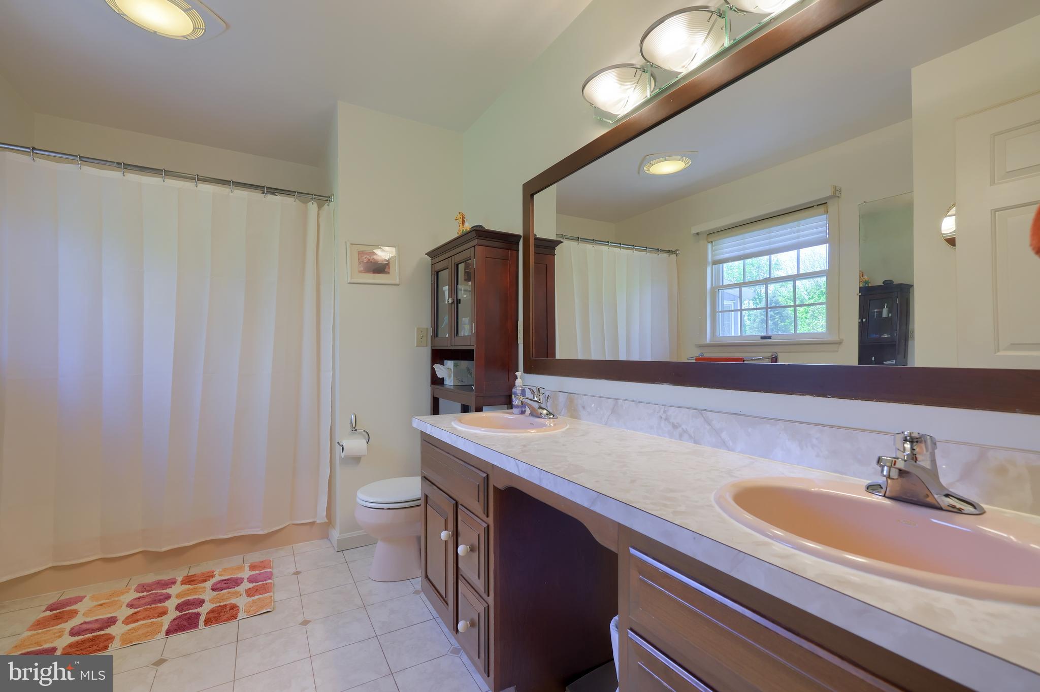 4 Kurtz Drive Lititz, PA 17543 - Photo 25 of 40 Master Bathroom