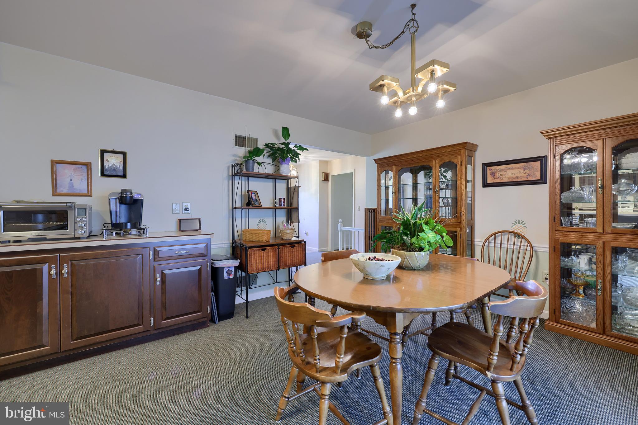 4 Kurtz Drive Lititz, PA 17543 - Photo 5 of 40 Dining area