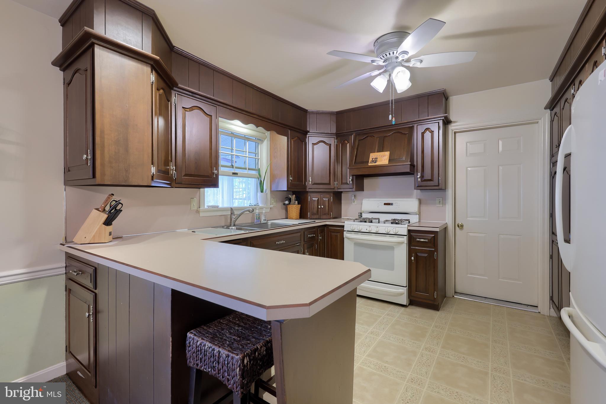 4 Kurtz Drive Lititz, PA 17543 - Photo 6 of 40 Seating at Island