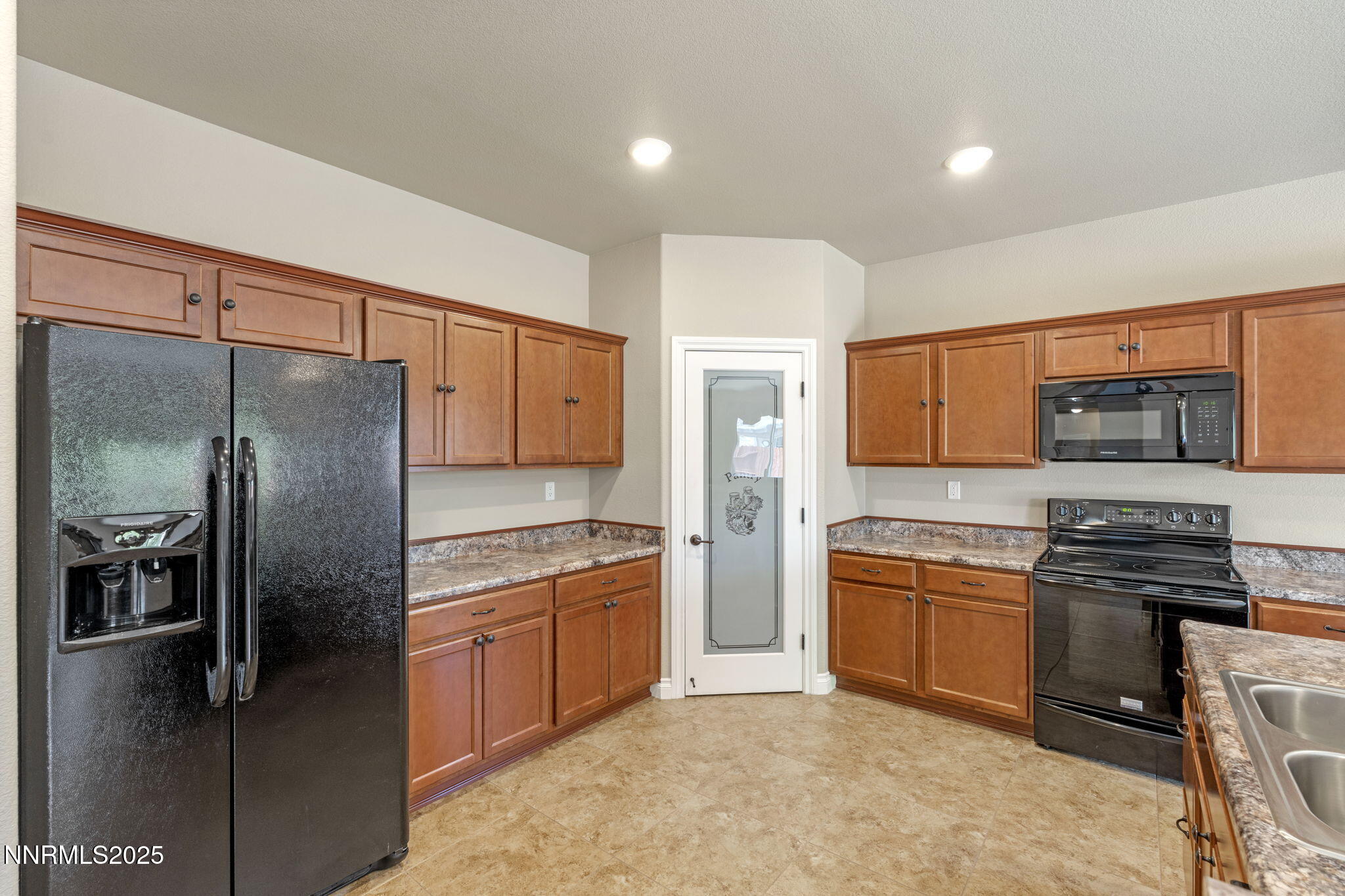 18501 Outpost Court Reno, NV 89508 - Photo 12 of 36 13-web-or-mls-DSC01673