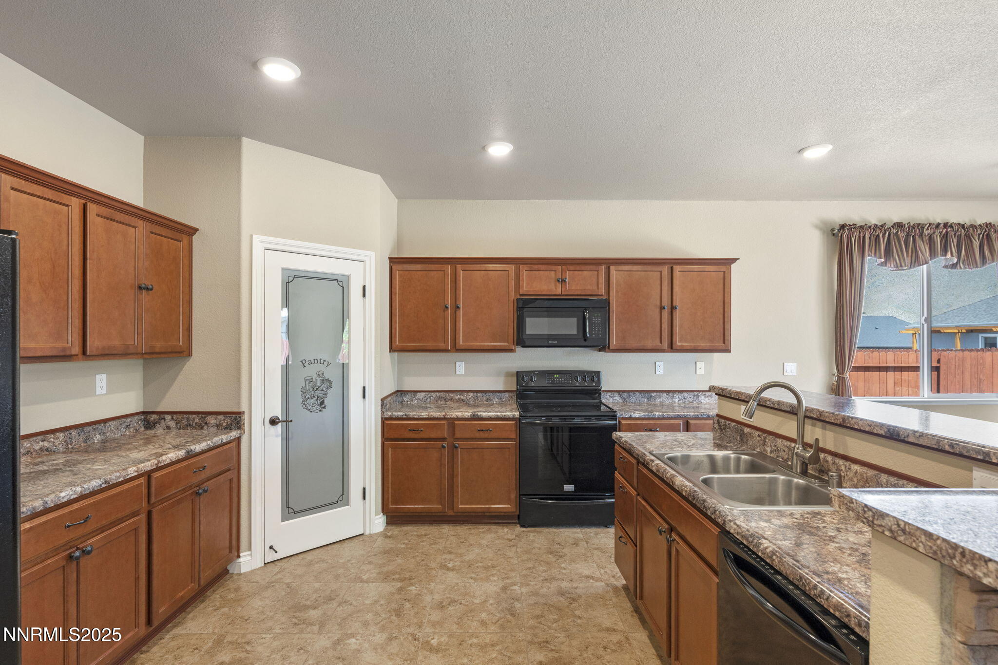 18501 Outpost Court Reno, NV 89508 - Photo 13 of 36 12-web-or-mls-DSC01696