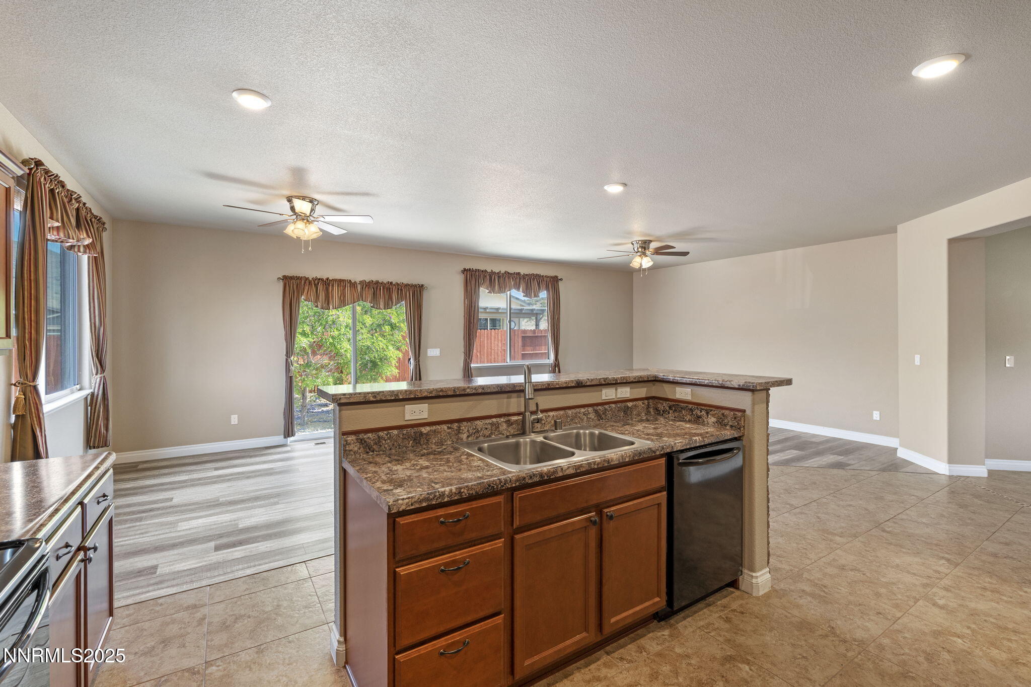 18501 Outpost Court Reno, NV 89508 - Photo 15 of 36 14-web-or-mls-DSC01683