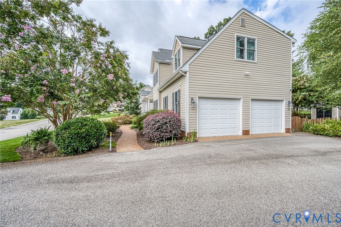 8806 Bailey Creek Road Midlothian, VA 23112 - Photo 5 of 43 Gallery Image 5
