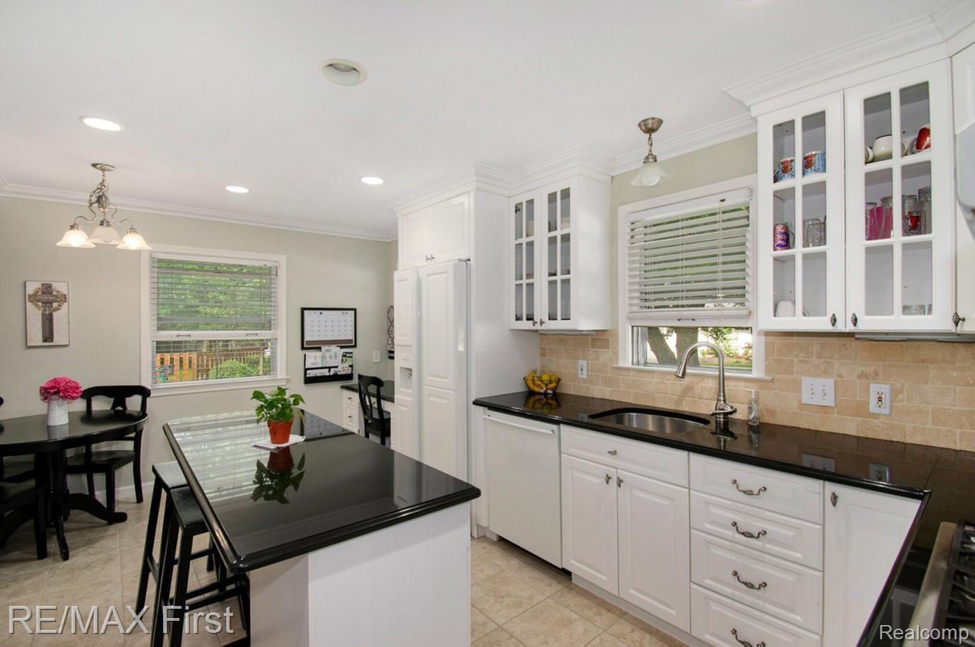 1420 Oxford Road Grosse Pointe, MI 48236 - Photo 12 of 34 61E5B6E9-30D3-47C4-9021-A9B3AF67DCF1.jpeg