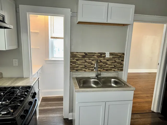 $1,200 | 1732-36 East 79th Street, Unit 2E, Chicago, IL 60649
