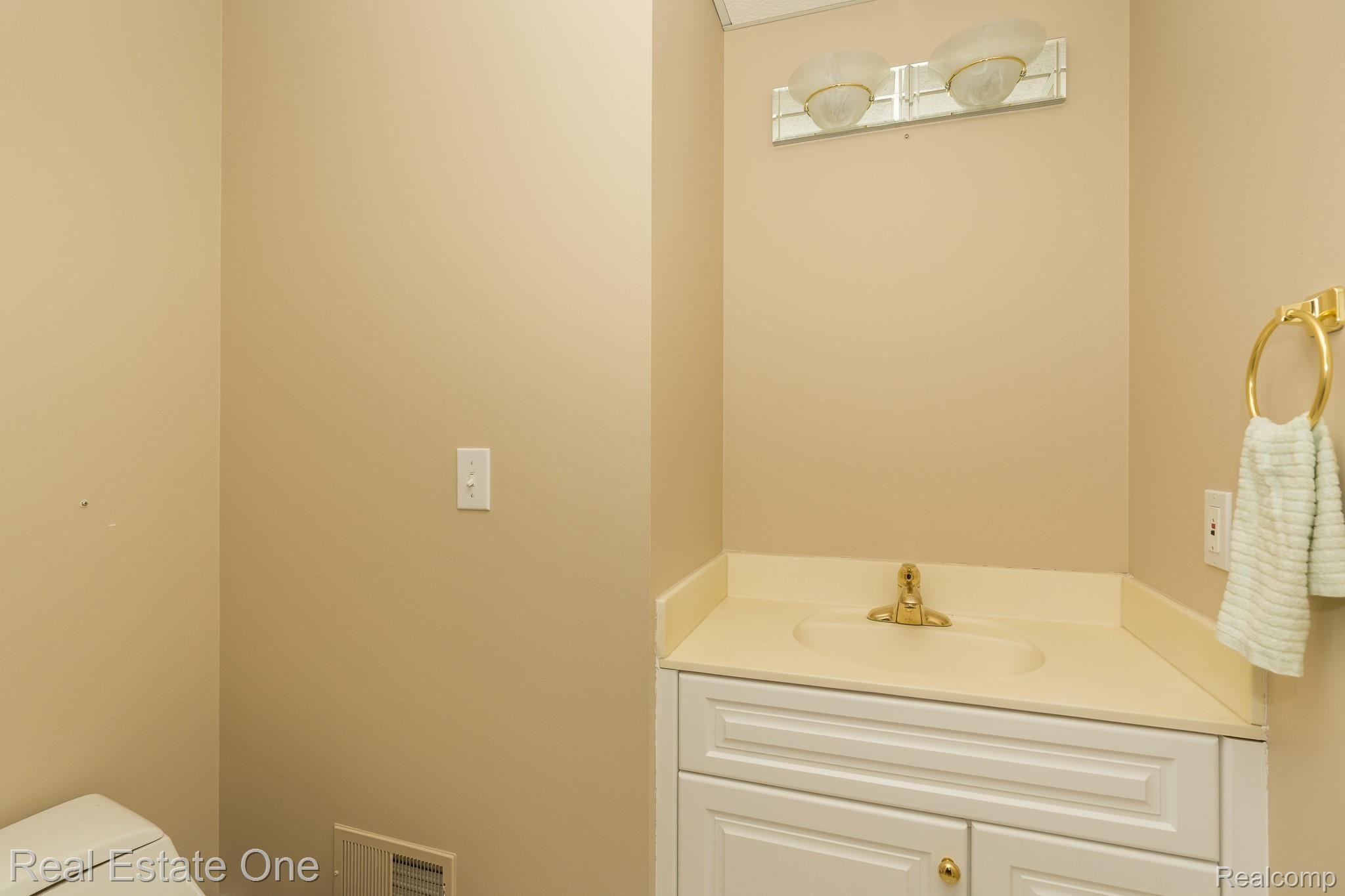 1784 Blue Grass Drive Rochester, MI 48306 - Photo 58 of 72 Blue Spruce MLS-W046.jpg