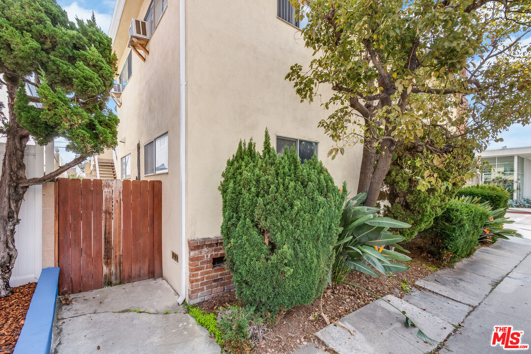 4100 Le Bourget Avenue Culver City, CA 90232 - Photo 12 of 12 a backyard of a house with lots of green space