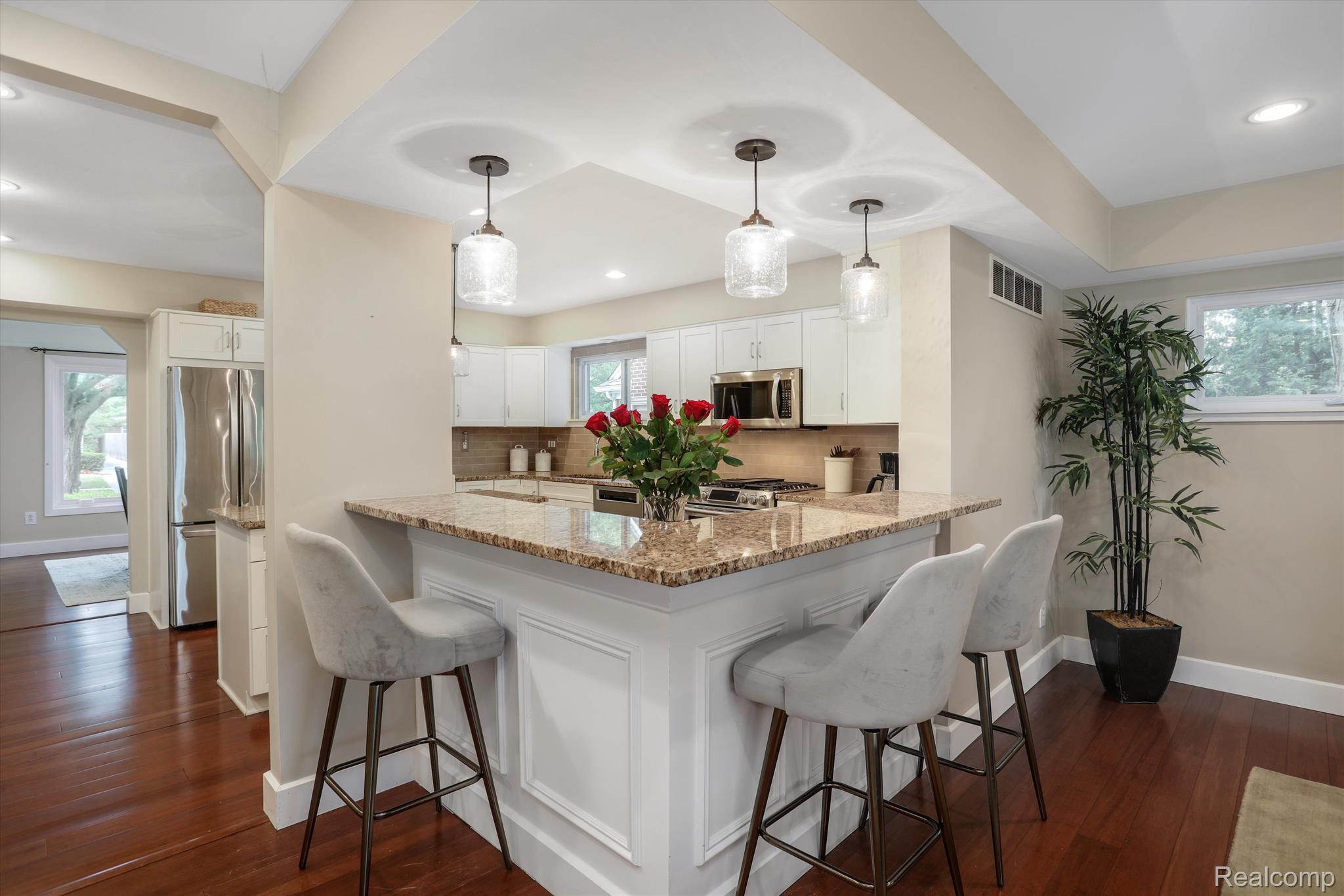 2422 Pembroke Road Birmingham, MI 48009 - Photo 12 of 36 Gallery Image 12