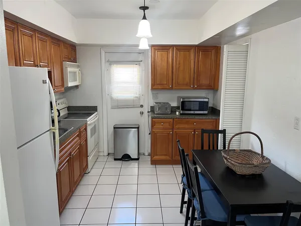 $2,990 | Undisclosed Address, Pompano Beach, FL 33062