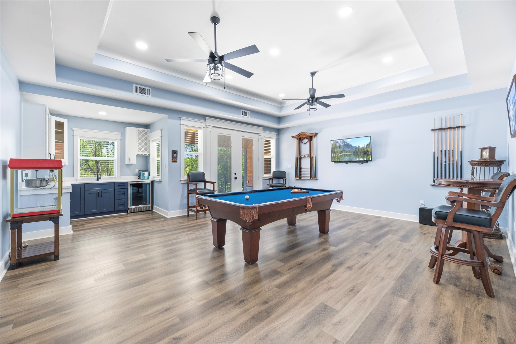 4607 Clayhead Road Richmond, TX 77406 - Photo 23 of 49 Expansive entertainment lounge with tray ceilings, custom wet bar, and ample space for recreation and gatherings.