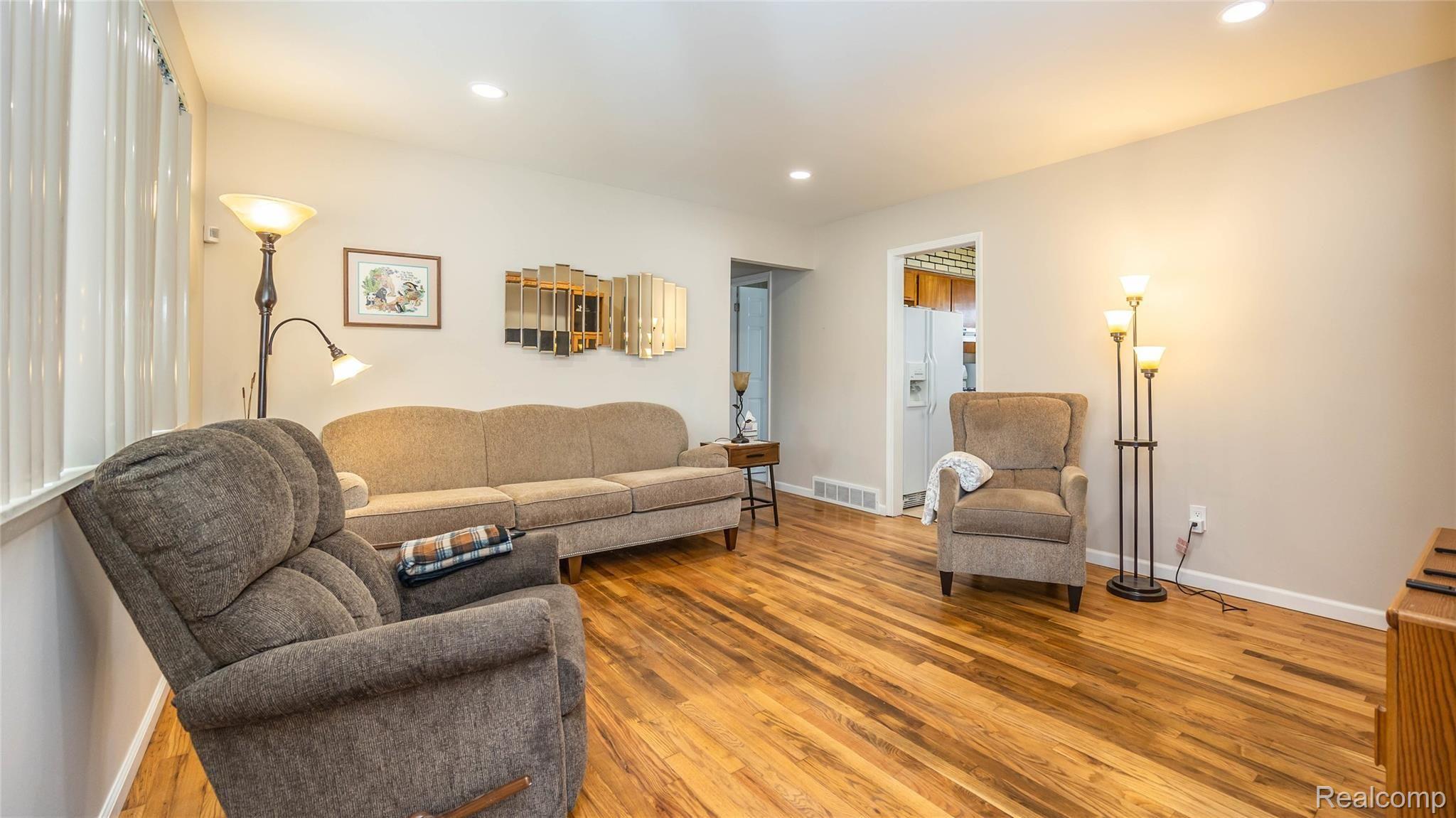 9761 Pardee Road Taylor, MI 48180 - Photo 6 of 41 021_6.jpg