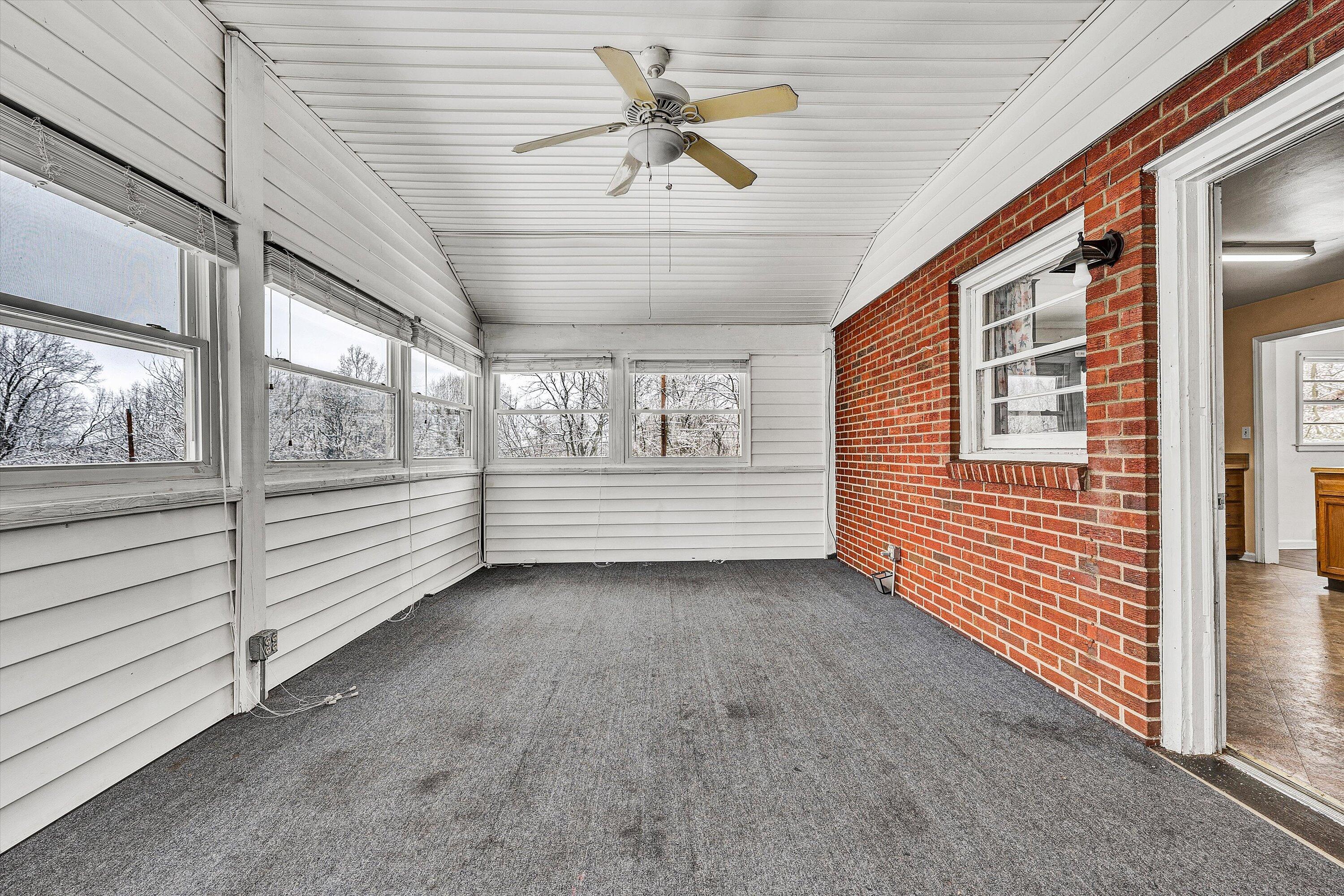 402 Cherryhill Road Northwest Roanoke, VA 24017 - Photo 16 of 42