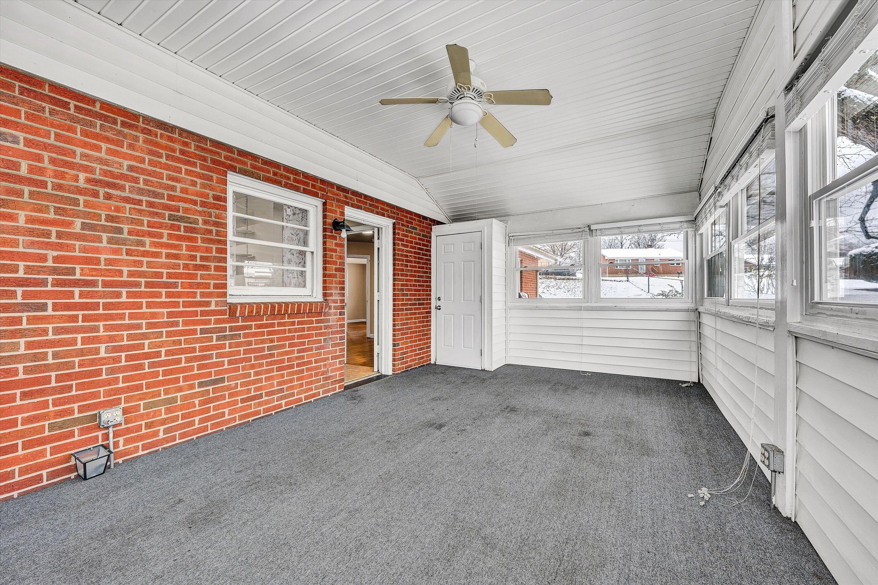 402 Cherryhill Road Northwest Roanoke, VA 24017 - Photo 17 of 42 a view of an empty room with a window