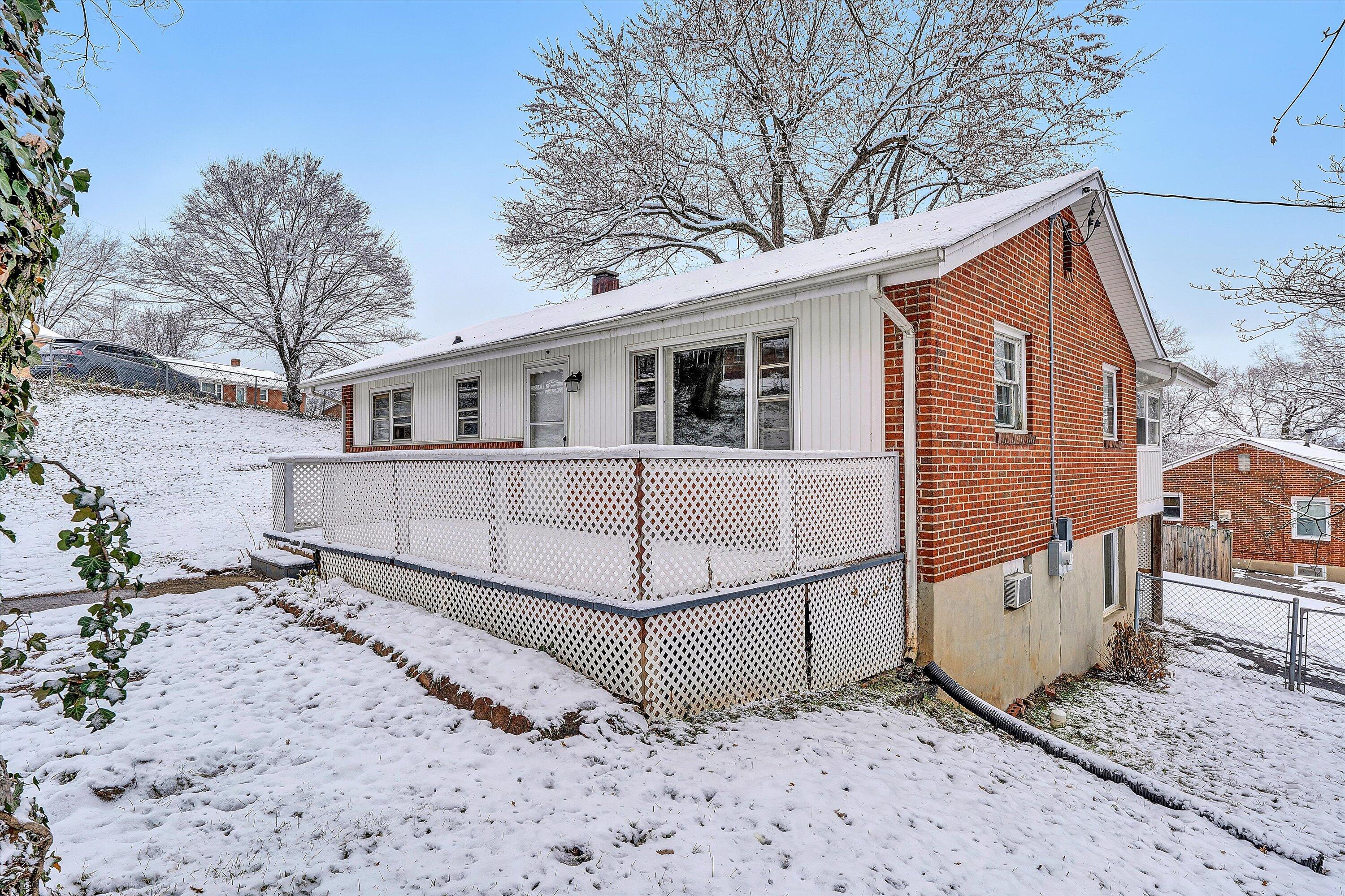 402 Cherryhill Road Northwest Roanoke, VA 24017 - Photo 2 of 42 02-SGP-03243