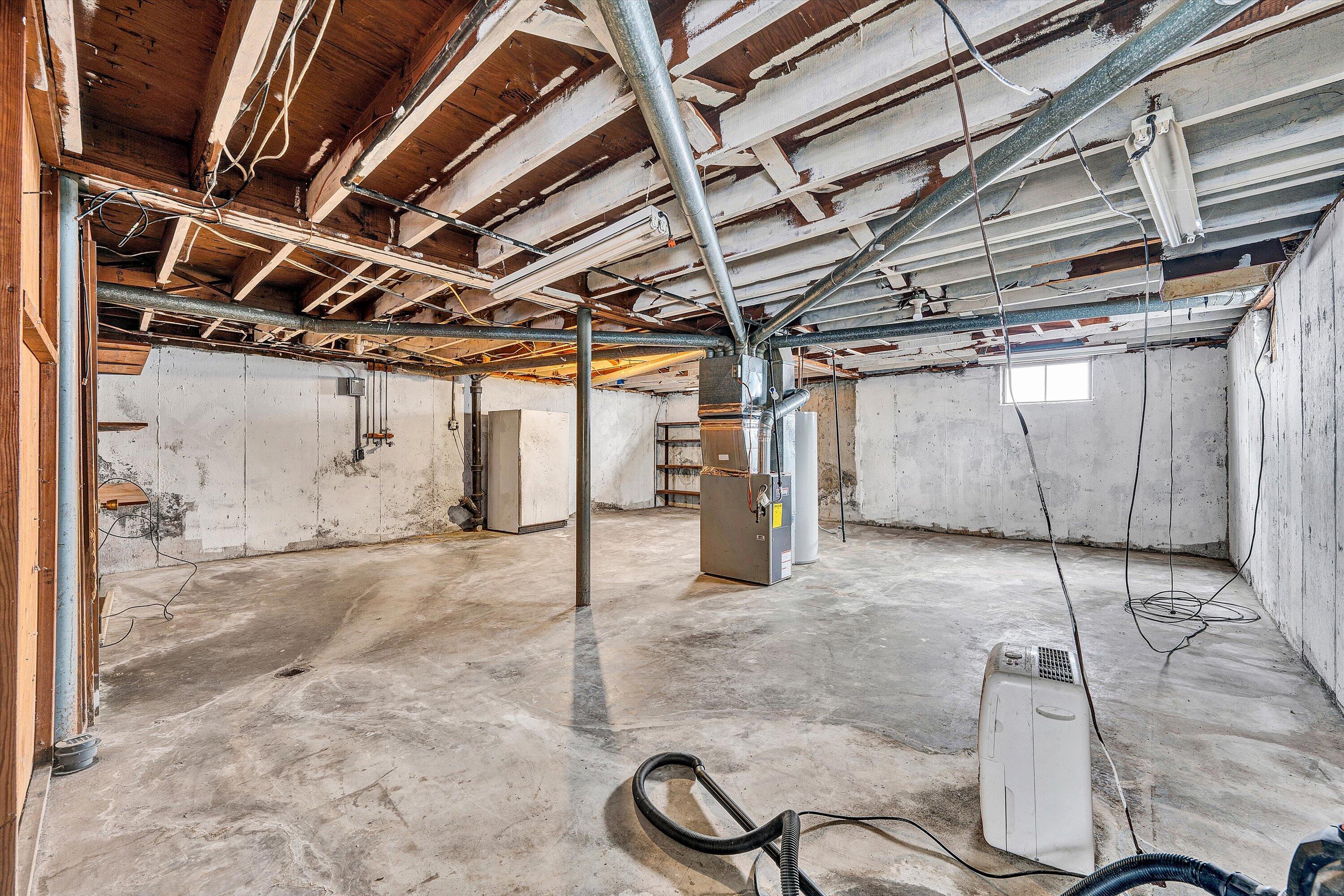 402 Cherryhill Road Northwest Roanoke, VA 24017 - Photo 30 of 42 a view of garage