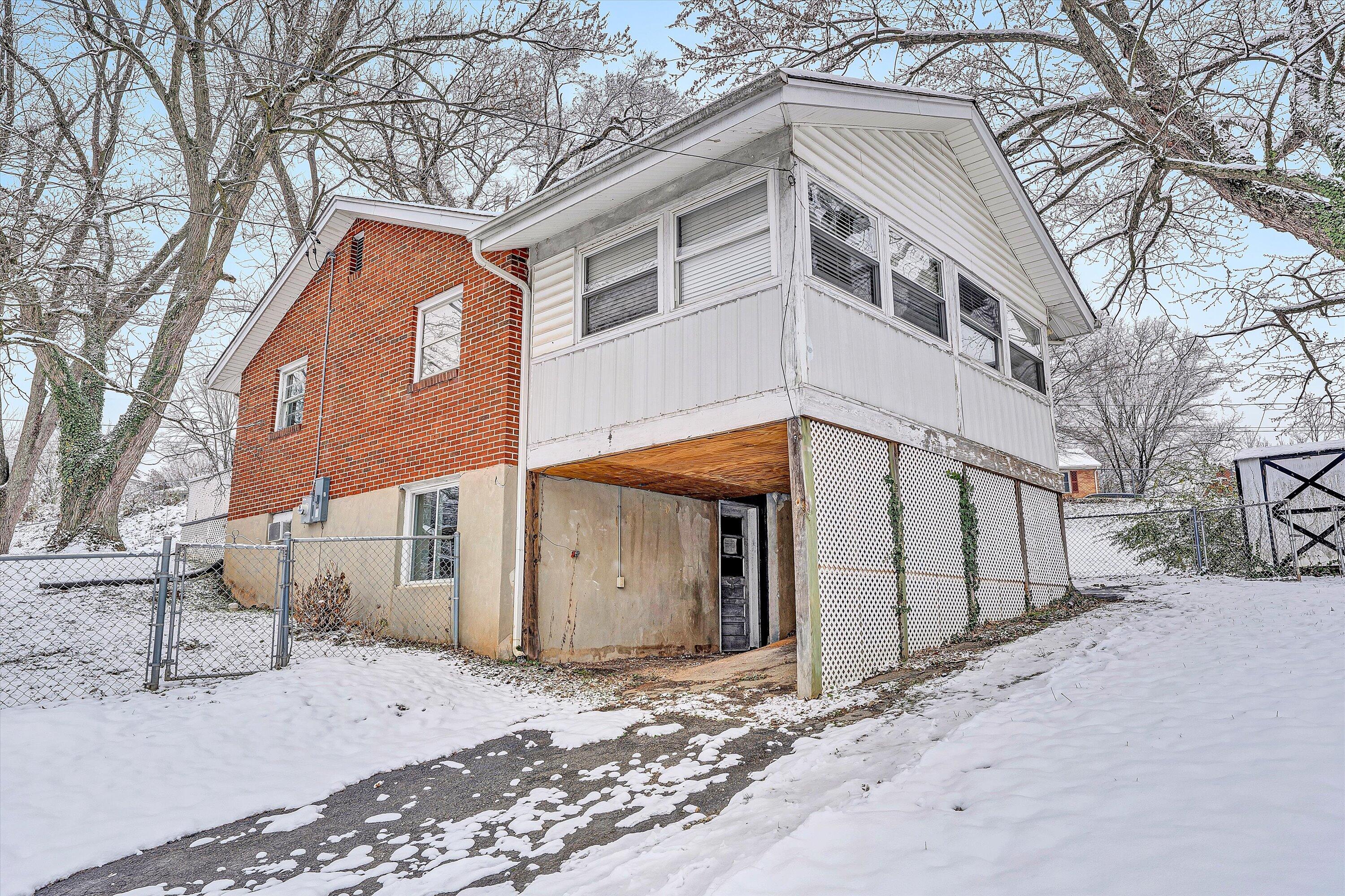 402 Cherryhill Road Northwest Roanoke, VA 24017 - Photo 34 of 42 a view of a house with a yard and garage