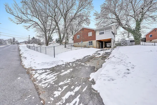 $195,000 | 402 Cherryhill Road Northwest, Roanoke, VA 24017