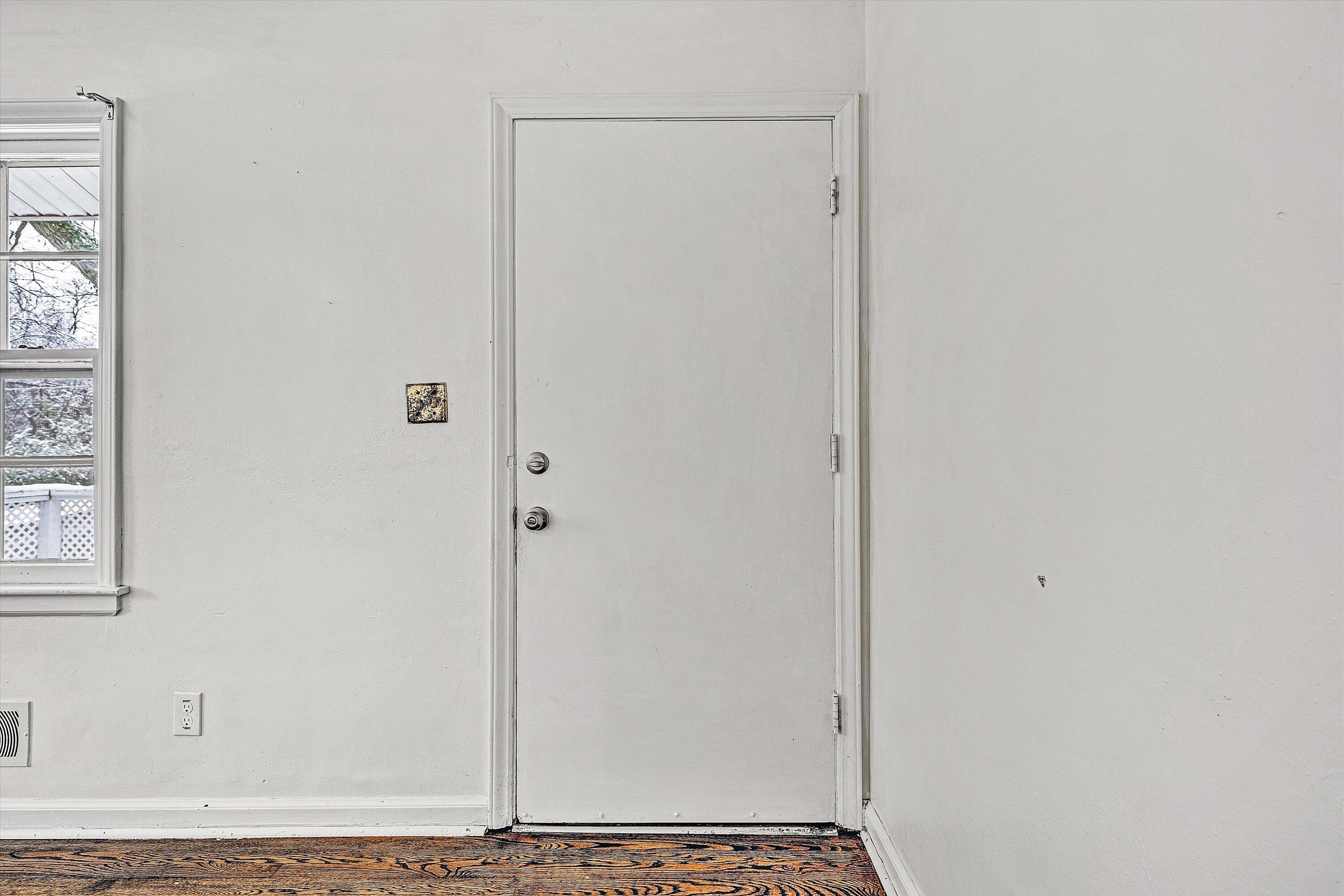 402 Cherryhill Road Northwest Roanoke, VA 24017 - Photo 8 of 42 a view of a bathroom