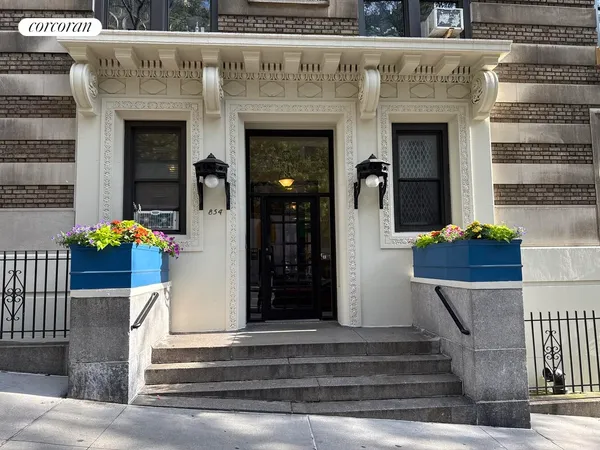 $445,000 | 854 West 181st Street, Unit 3E | Hudson Heights