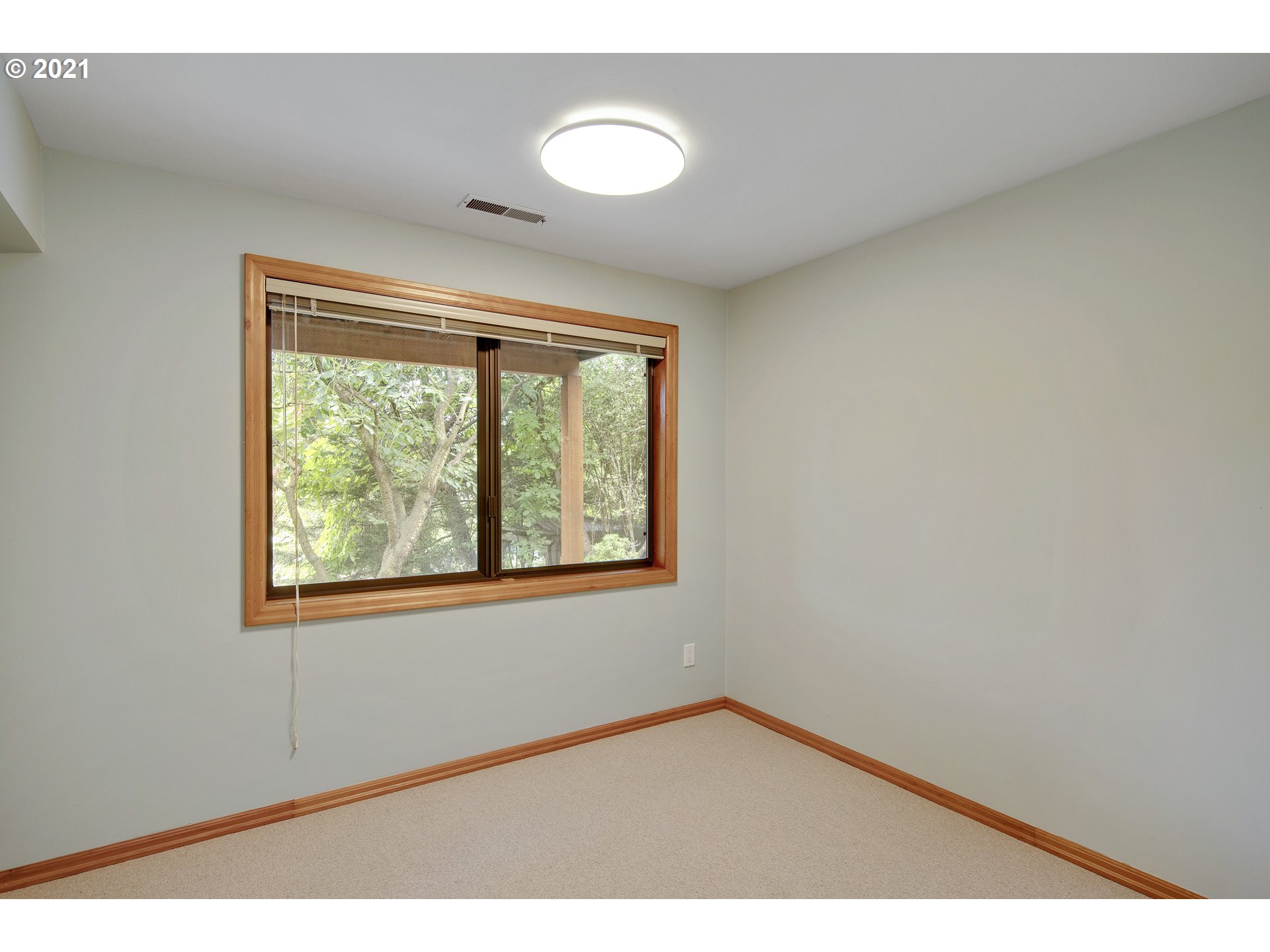 1920 Southwest Nevada Court Portland, OR 97219 - Photo 25 of 31 Gallery Image 25