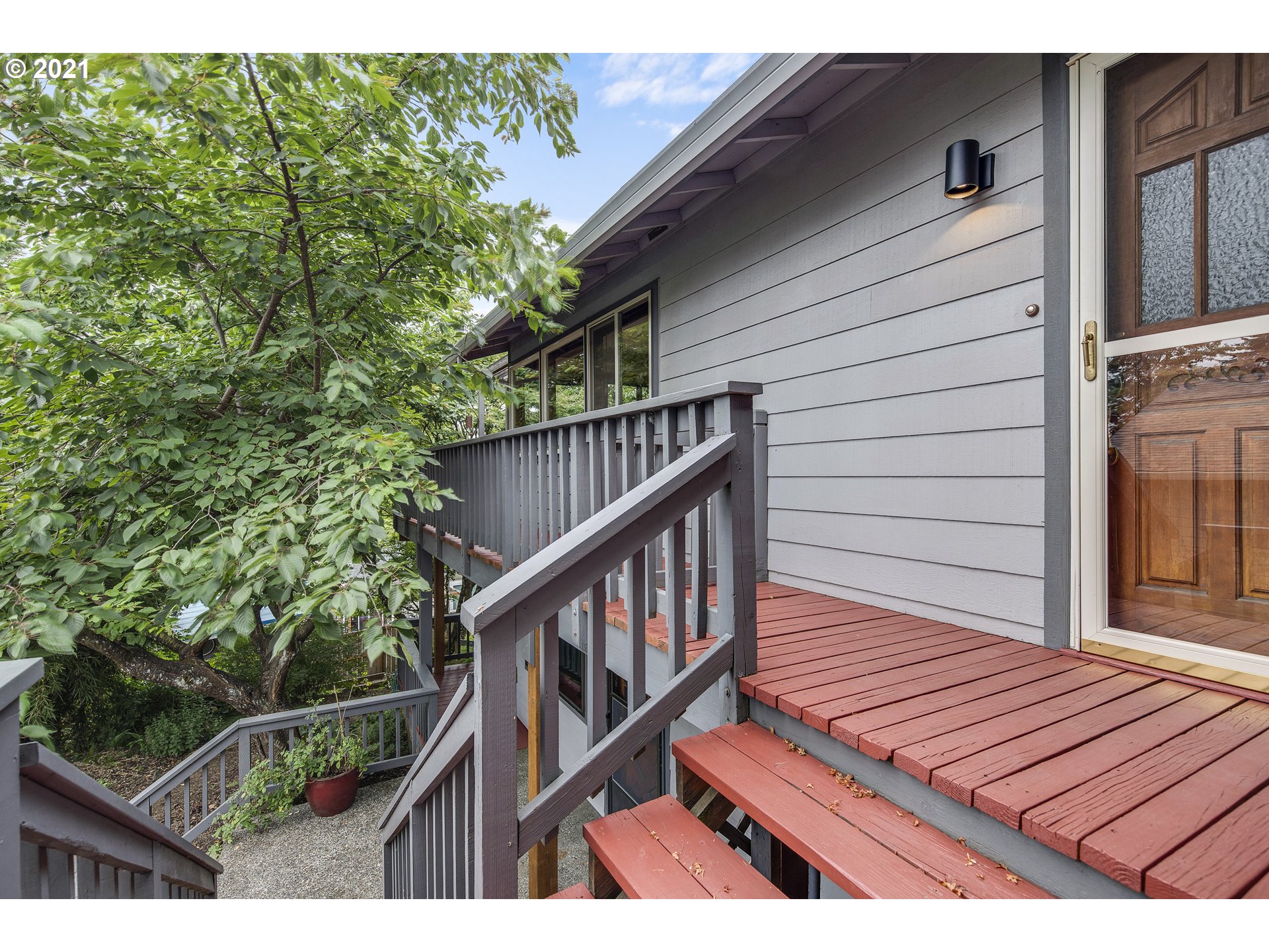 1920 Southwest Nevada Court Portland, OR 97219 - Photo 4 of 31 Gallery Image 4