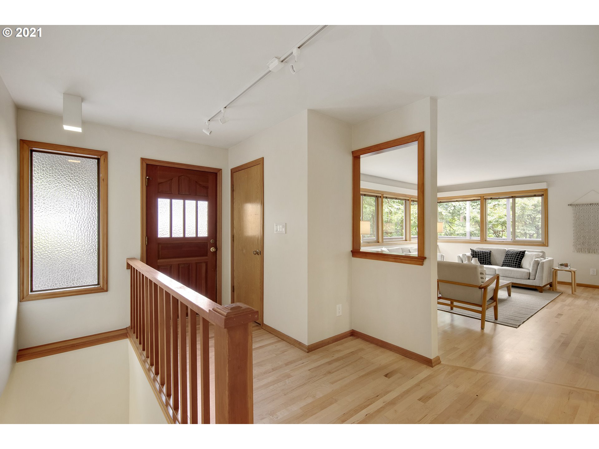 1920 Southwest Nevada Court Portland, OR 97219 - Photo 5 of 31 Gallery Image 5