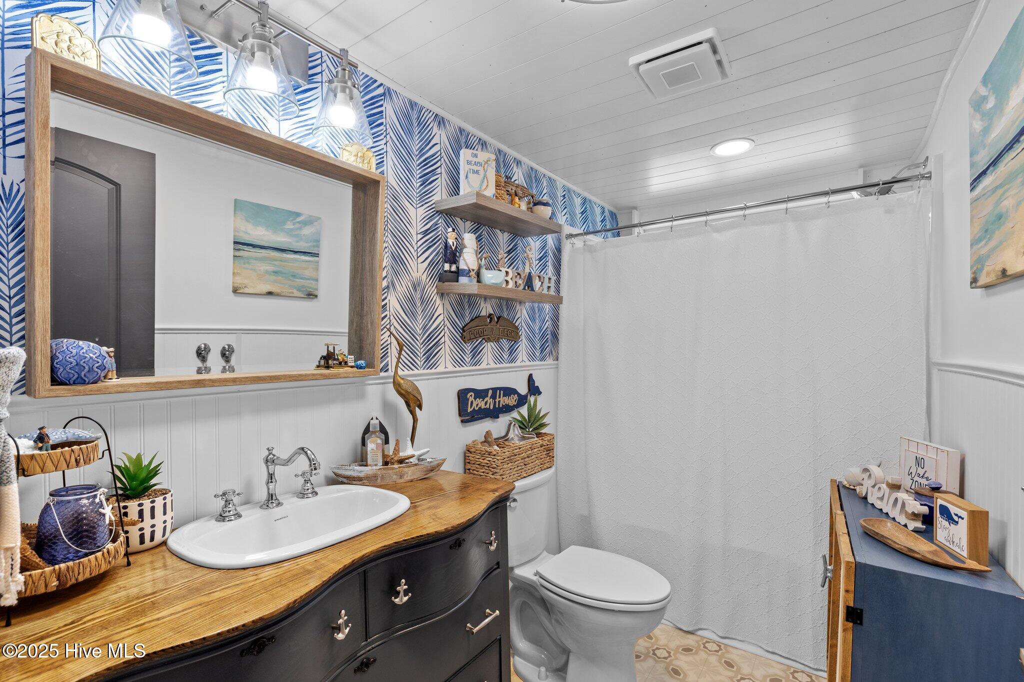 190 Arrington Road Beaufort, NC 28516 - Photo 13 of 33 Hall Bath