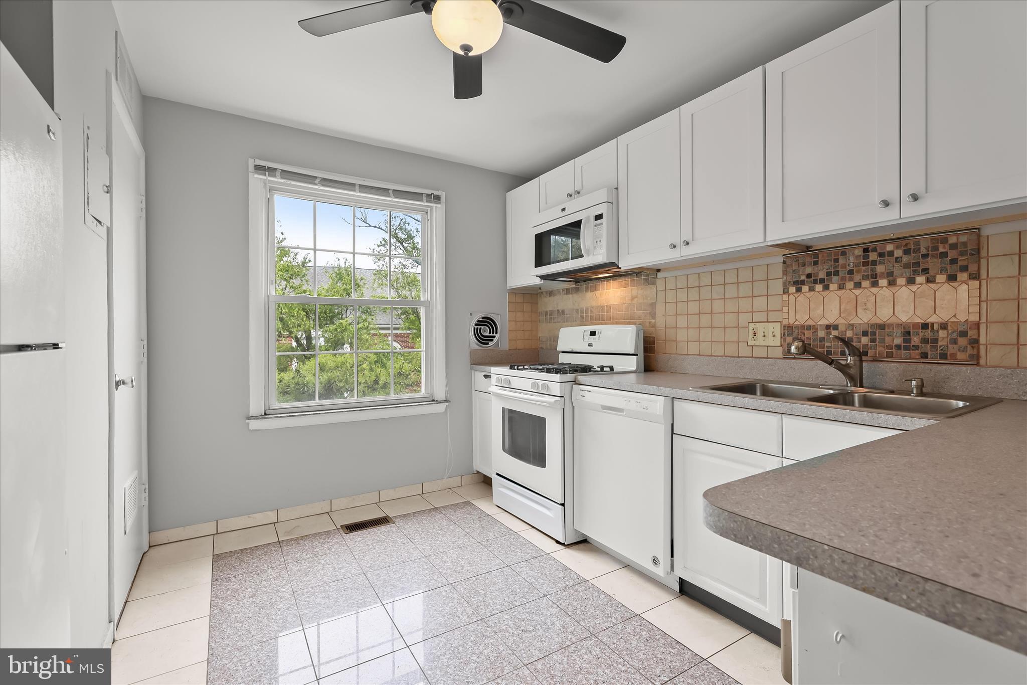 351 Homeland Southway, Unit 3D Baltimore, MD 21212 - Photo 10 of 29 Kitchen