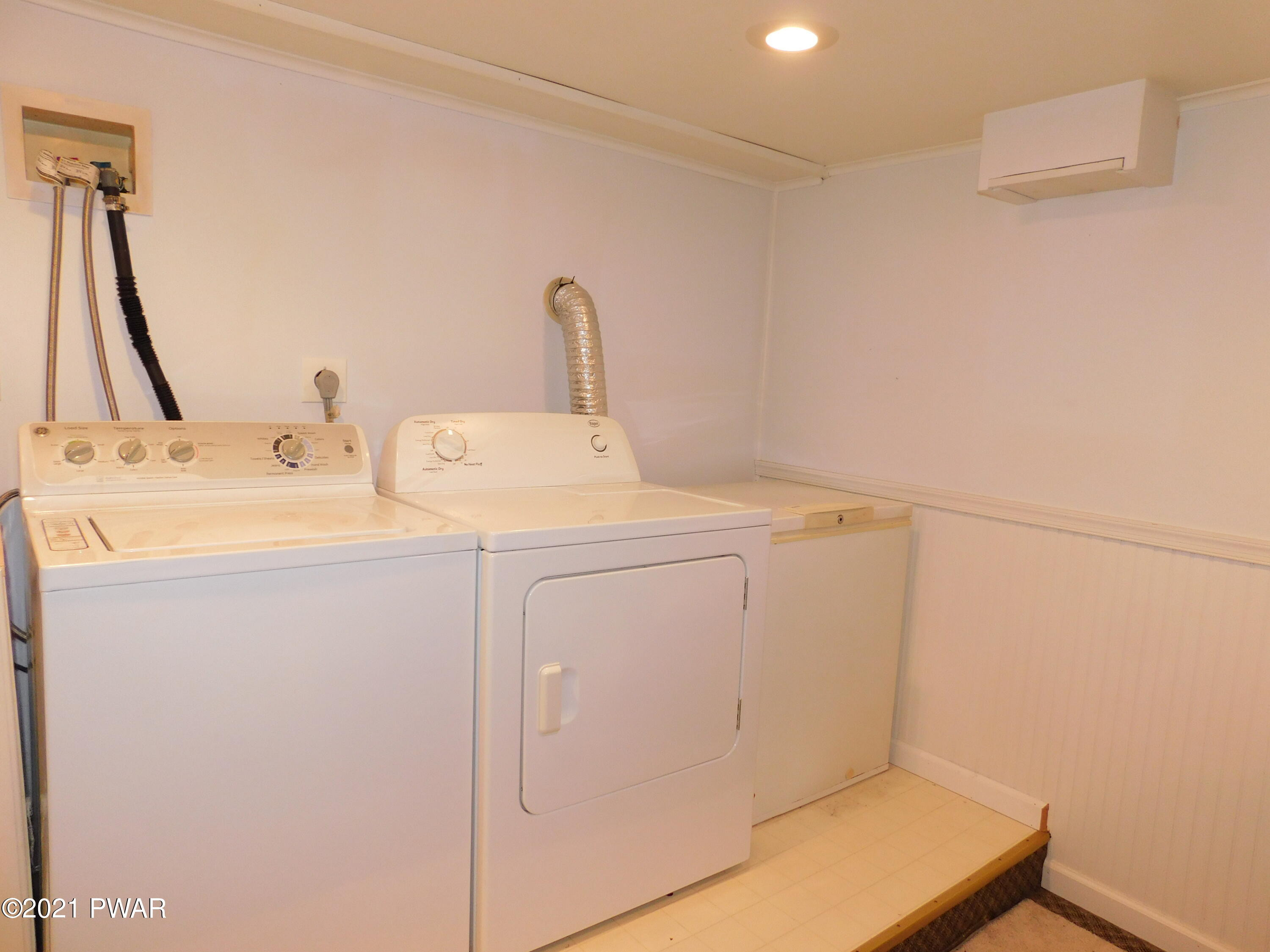 119 Ridge Drive Milford, PA 18337 - Photo 33 of 40 a utility room with dryer and washer