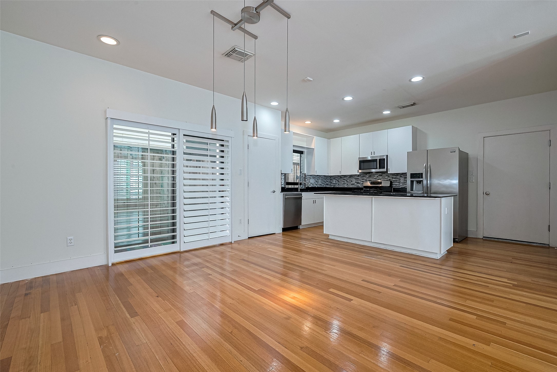4331 Eigel Street Houston, TX 77007 - Photo 11 of 38 a view of kitchen with kitchen island wooden floor center island and stainless steel appliances