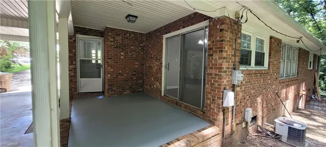 $1,895 | 1301 Pisgah Church Road, Greensboro, NC 27408