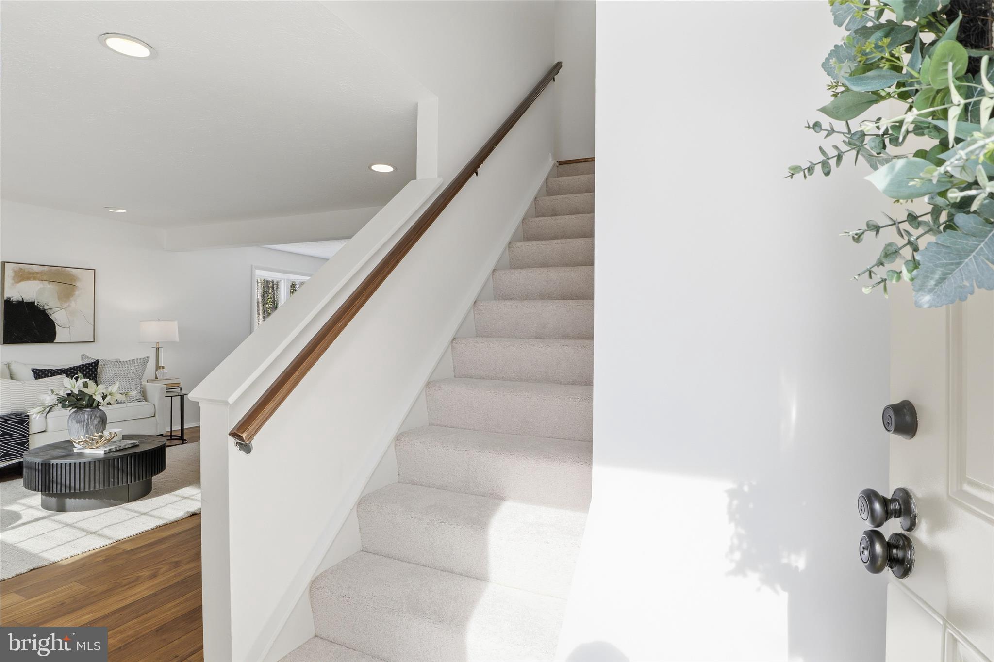 9810 Oleander Avenue Vienna, VA 22181 - Photo 4 of 41