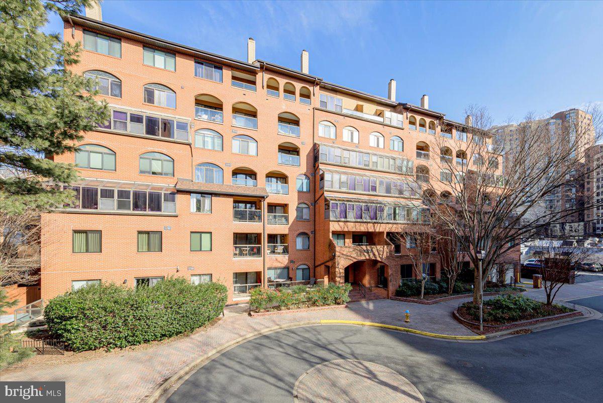 1029 North Stuart Street, Unit 304 Arlington, VA 22201 - Photo 1 of 38