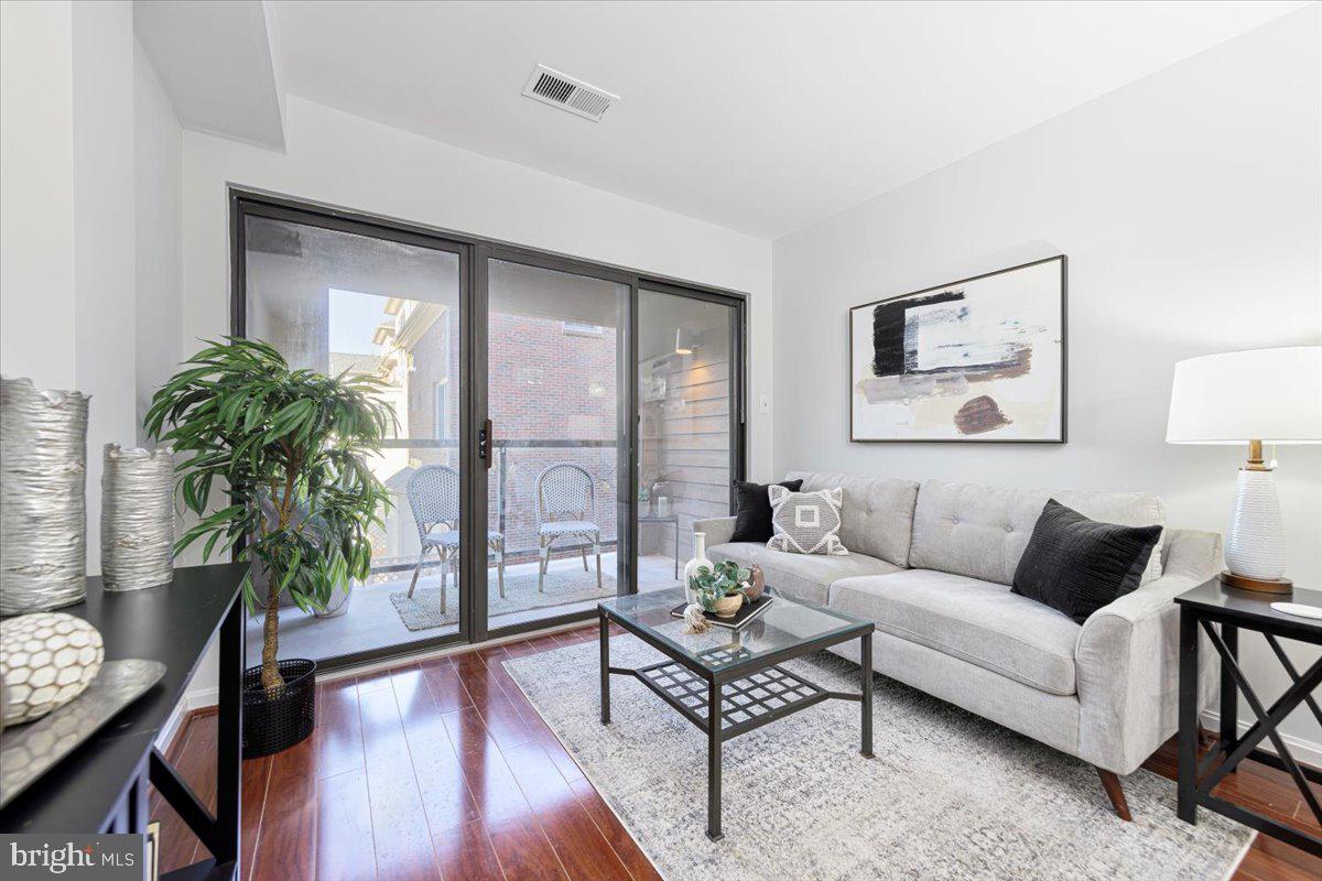 1029 North Stuart Street, Unit 304 Arlington, VA 22201 - Photo 10 of 38
