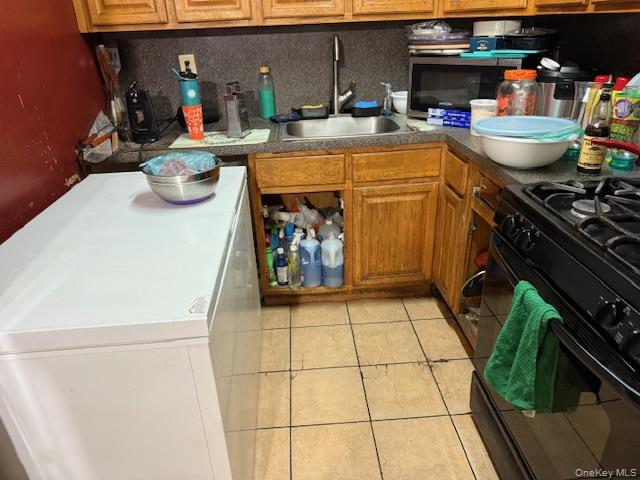 2120 Clinton Avenue Bronx, NY 10457 - Photo 6 of 21 a storage room with washer and dryer