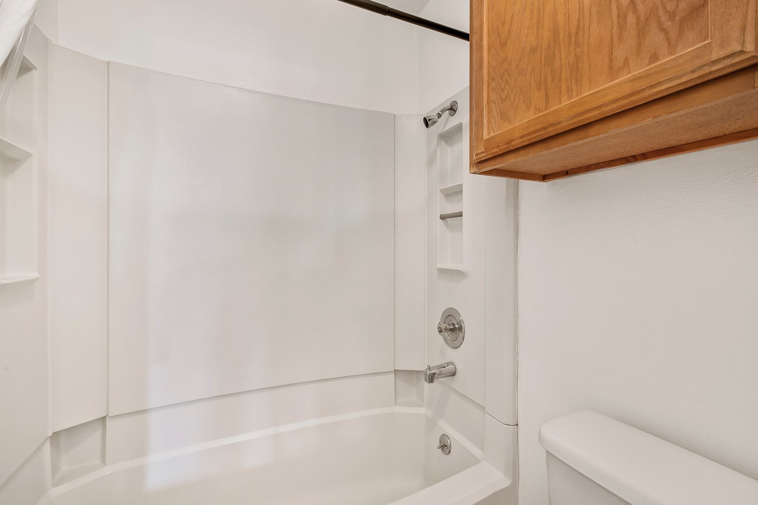 6029 Old Fredericksburg Road, Unit A Austin, TX 78749 - Photo 9 of 20 a bathroom with a bathtub