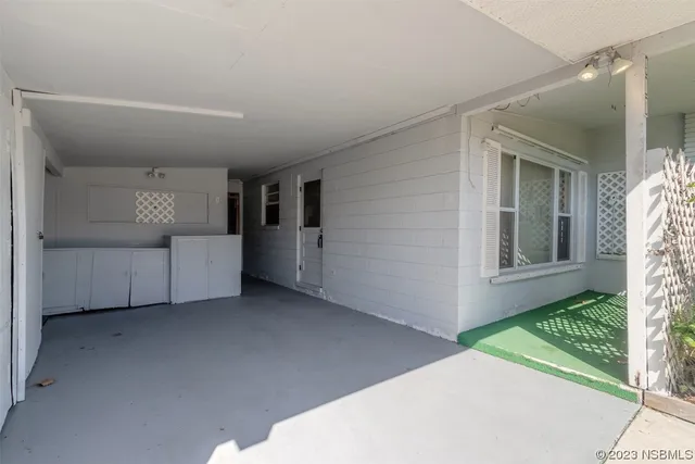 a view of livingroom with furniture