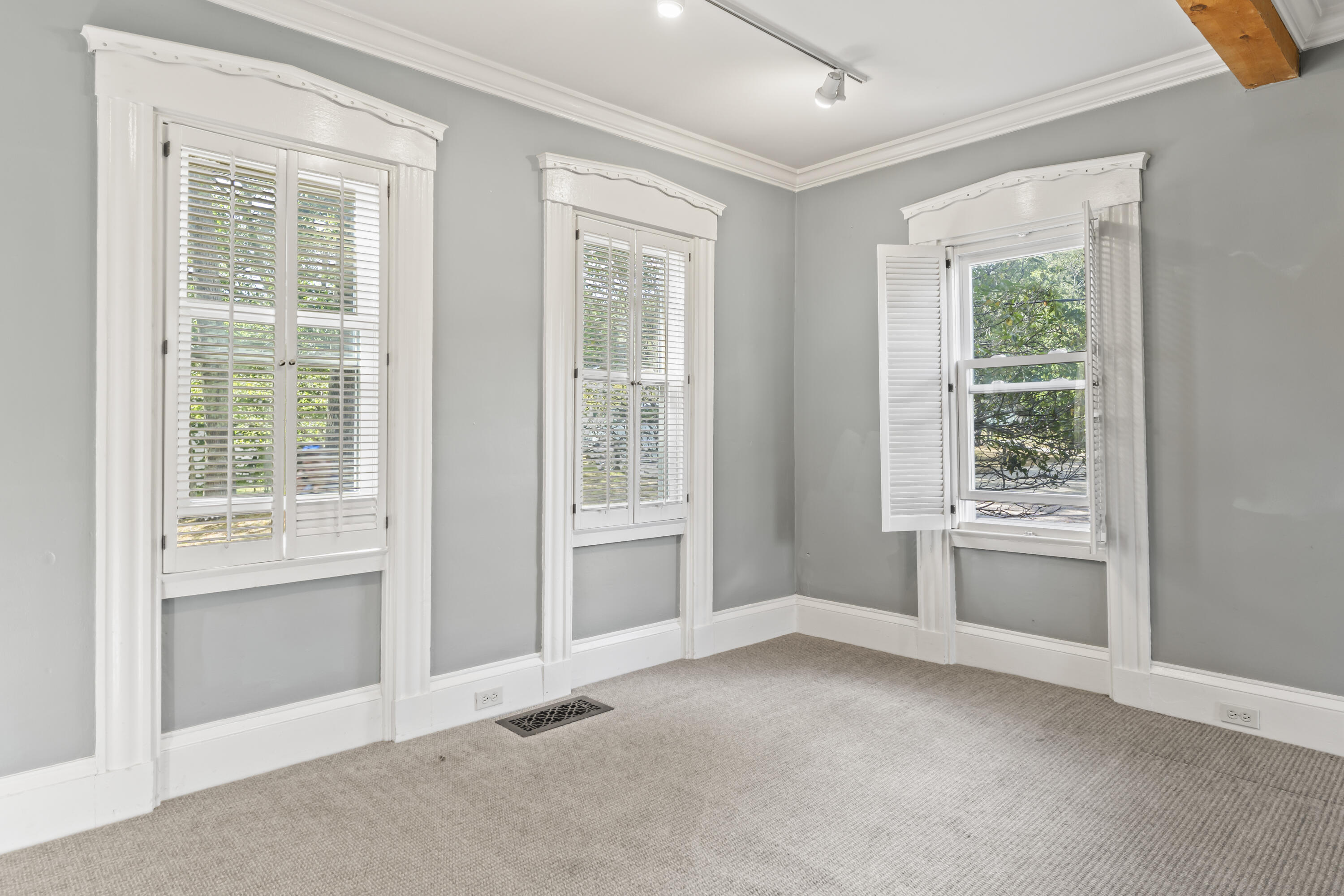 58 Cutts Road Kittery, ME 03904 - Photo 9 of 57 Living Room