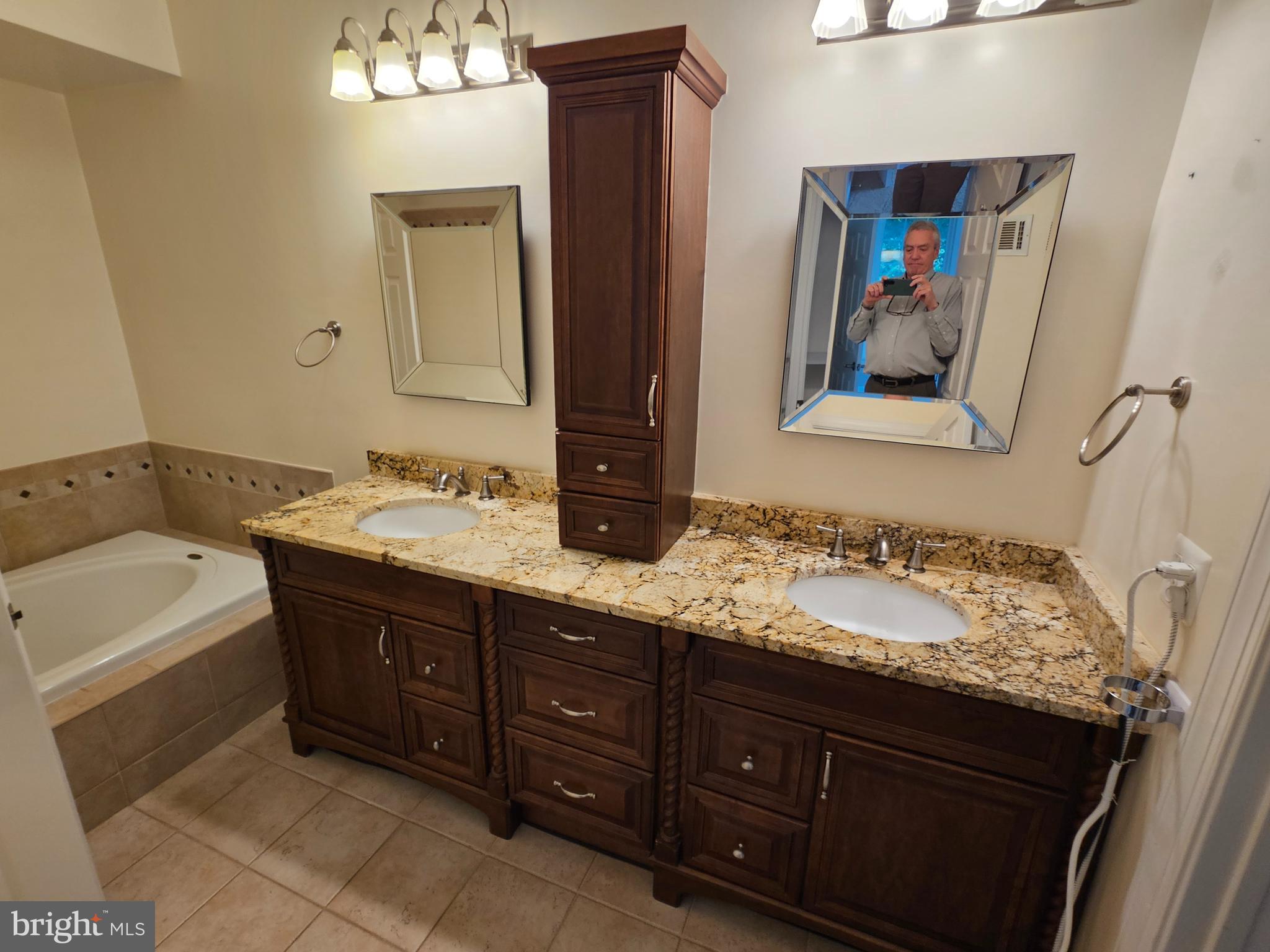 1369 Park Garden Lane Reston, VA 20194 - Photo 12 of 31 Primary Bath
