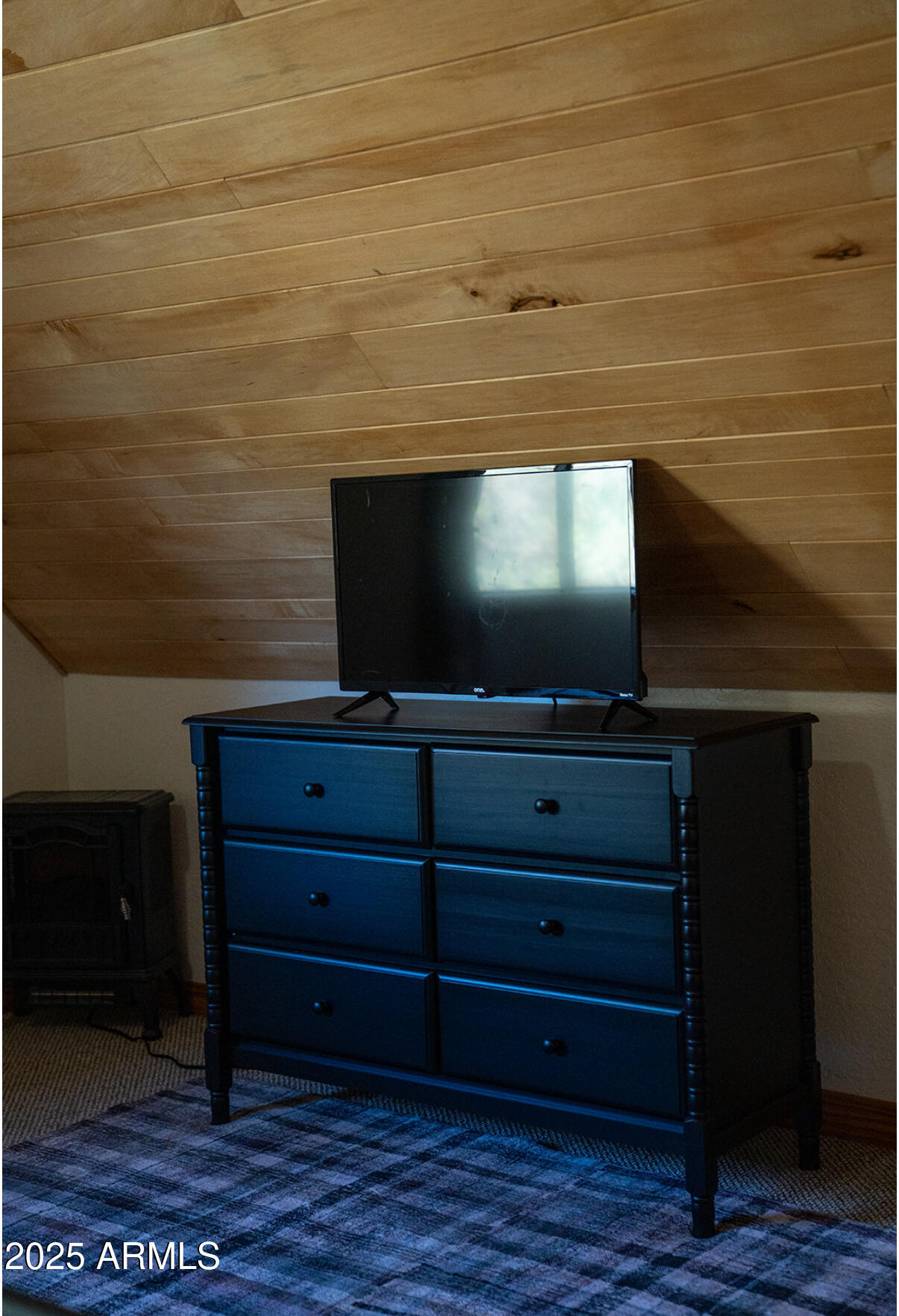 9651 Wild Turkey Lane Strawberry, AZ 85544 - Photo 14 of 41 a living room with a flat screen tv