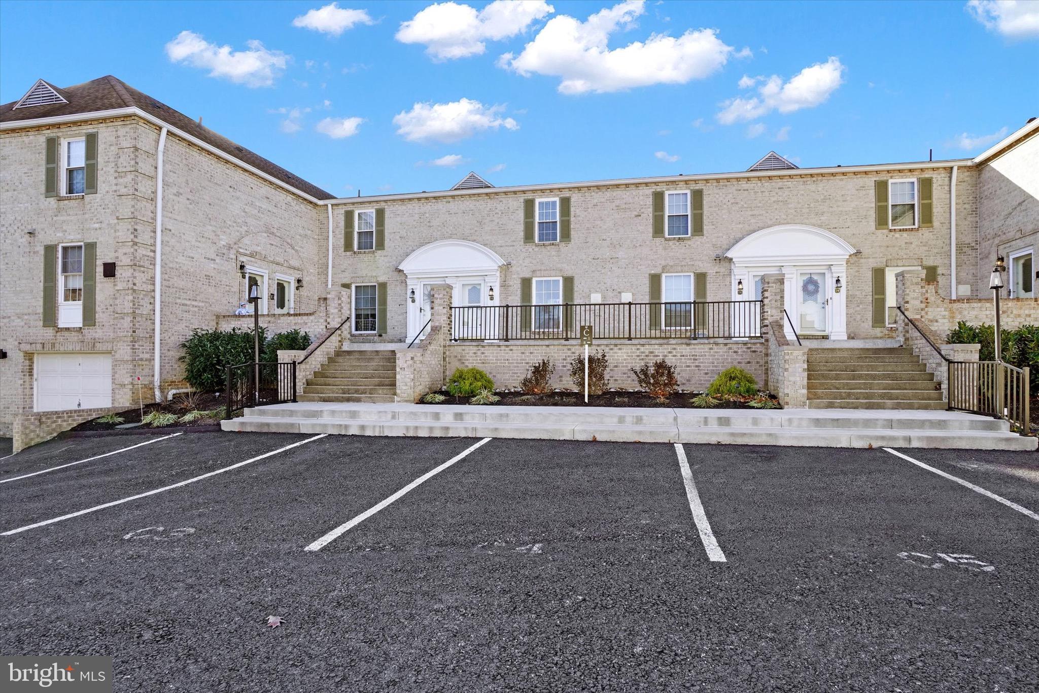 1000 Country Club Road, Unit 4 York, PA 17403 - Photo 1 of 32 Gallery Image 1