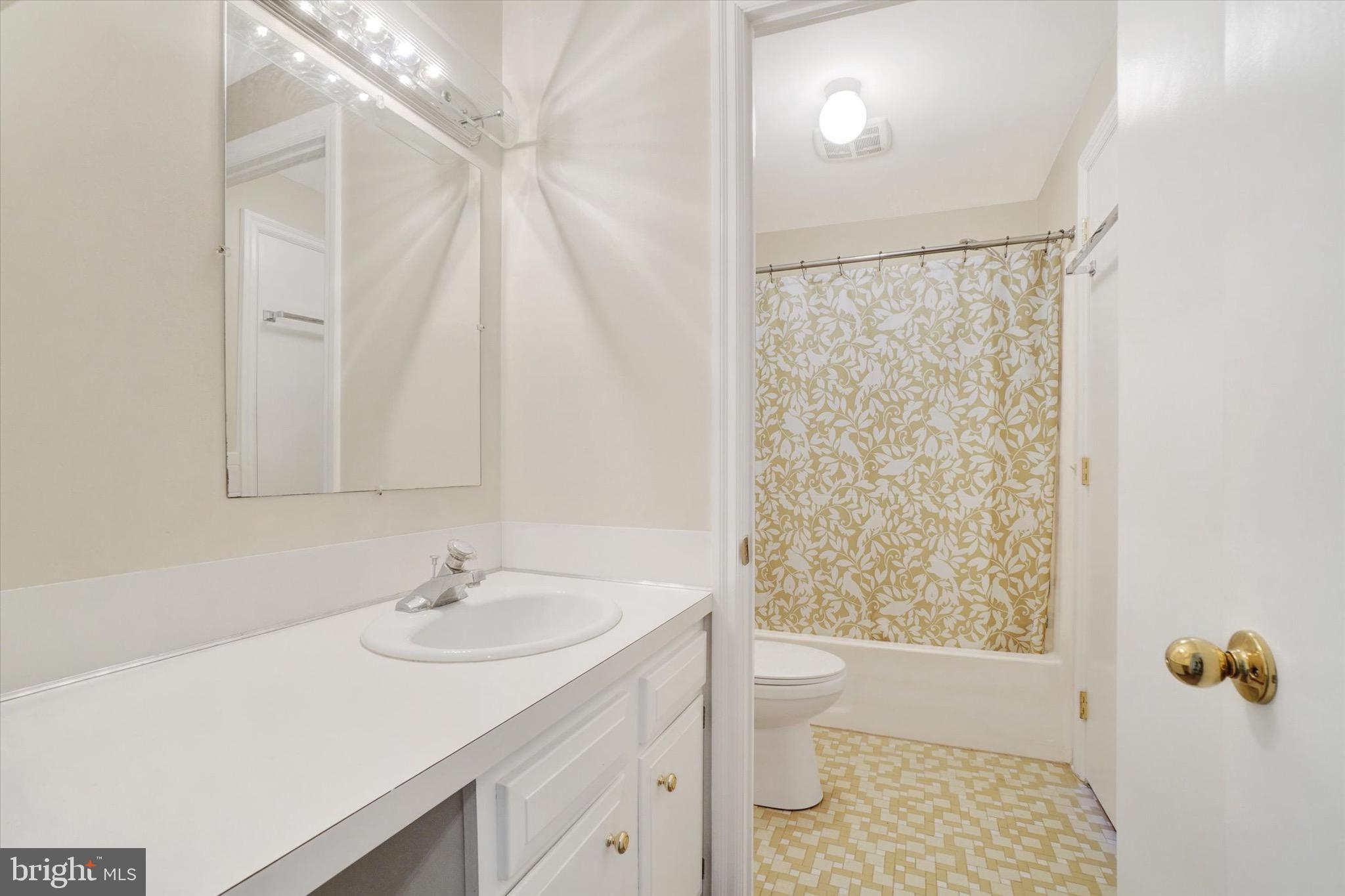 1000 Country Club Road, Unit 4 York, PA 17403 - Photo 17 of 32 Gallery Image 17