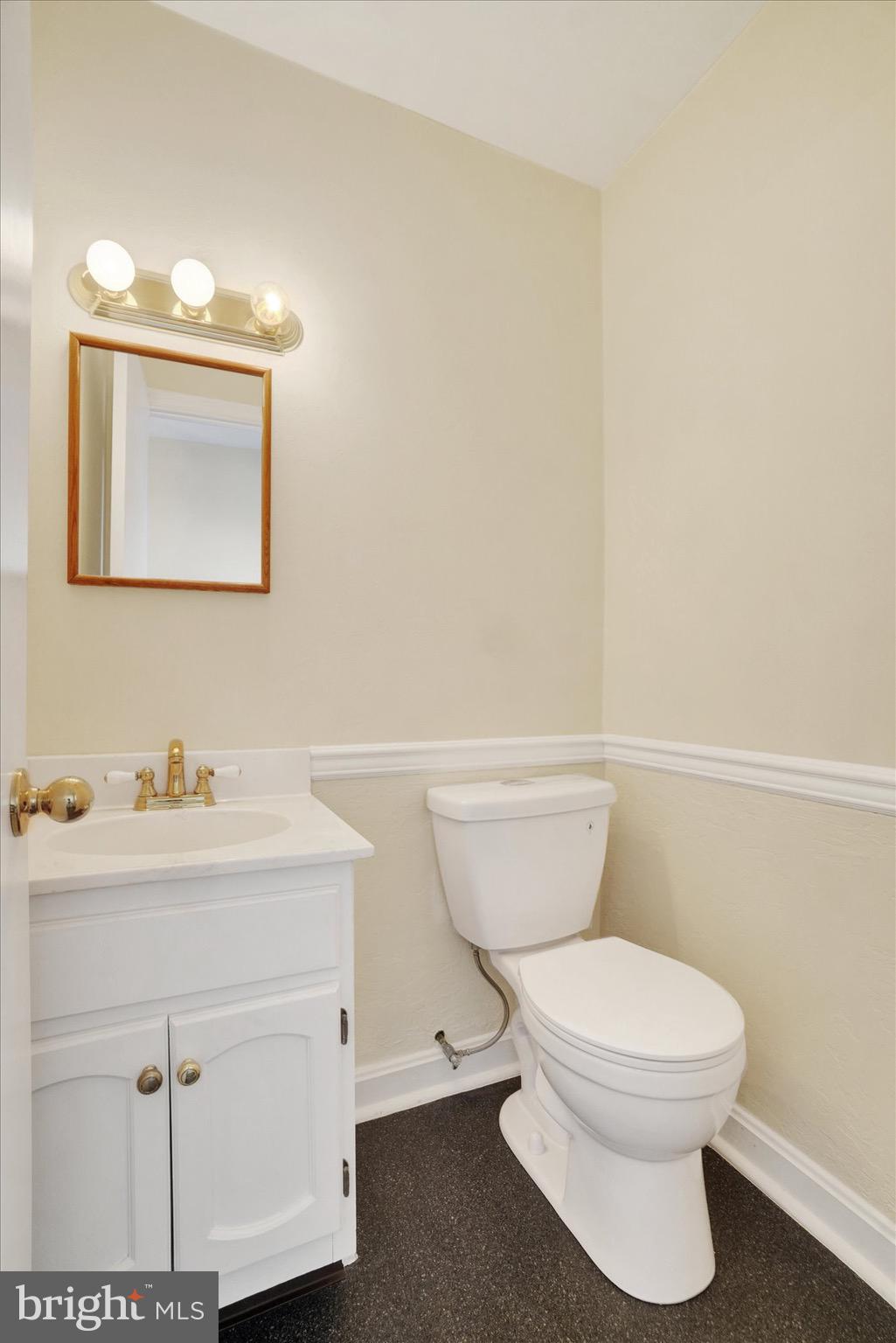 1000 Country Club Road, Unit 4 York, PA 17403 - Photo 3 of 32 Gallery Image 3