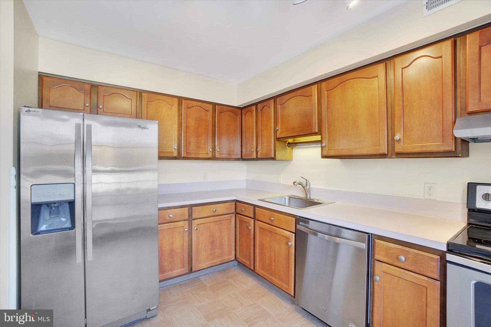 1000 Country Club Road, Unit 4 York, PA 17403 - Photo 5 of 32 Gallery Image 5