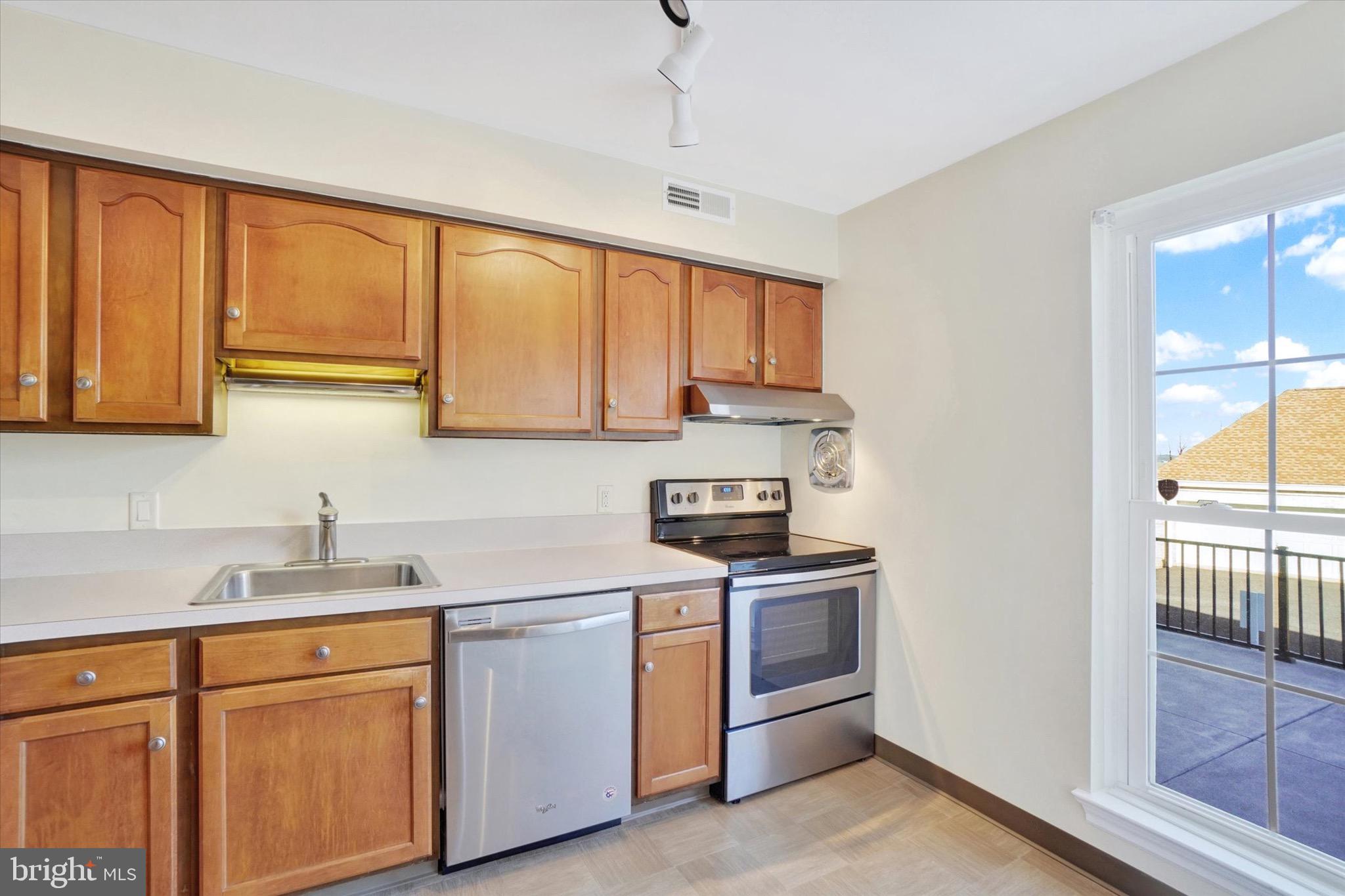 1000 Country Club Road, Unit 4 York, PA 17403 - Photo 6 of 32 Gallery Image 6