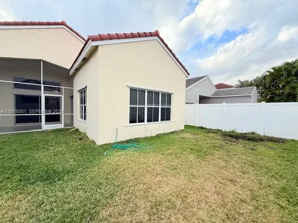 a view of an house with backyard and kitchen