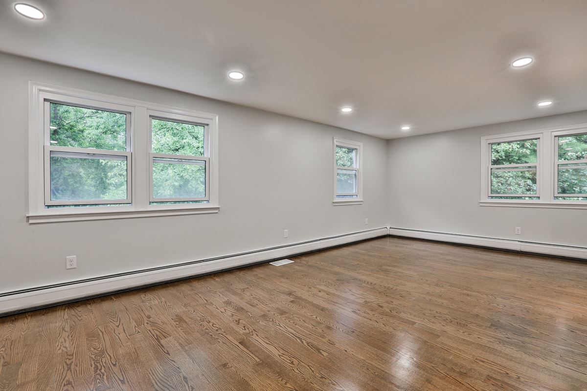 4 Driftwood Road Derry, NH 03038 - Photo 12 of 35