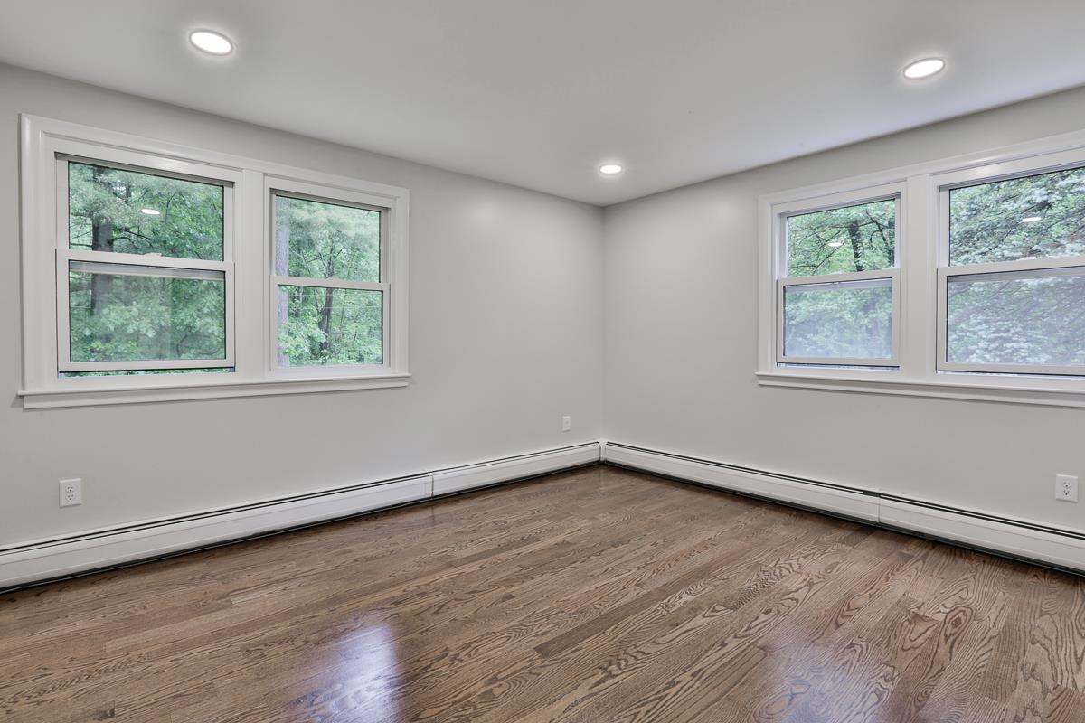 4 Driftwood Road Derry, NH 03038 - Photo 18 of 35